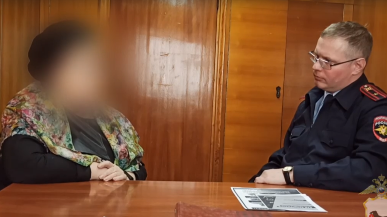 В Иркутской области сотрудница банка спасла пенсионерку от мошенников
